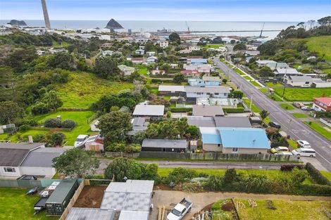 Photo of property in 96 Pioneer Road, Moturoa, New Plymouth, 4310