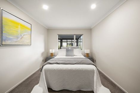 Photo of property in 16 Twin Parks Rise, Papakura, 2110
