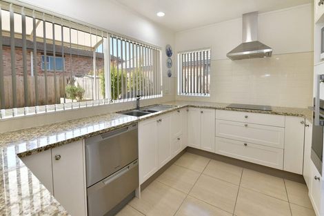 Photo of property in 110 Lakeside Drive, Orewa, 0931