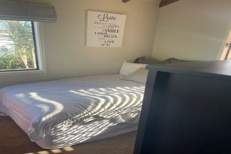 Photo of property in 2/166 Rangatira Road, Beach Haven, Auckland, 0626