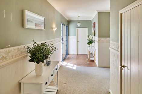 Photo of property in 25 Rangatira Road, Tawa, Wellington, 5028