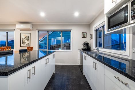 Photo of property in 17a Gloucester Street, Cannons Creek, Porirua, 5024