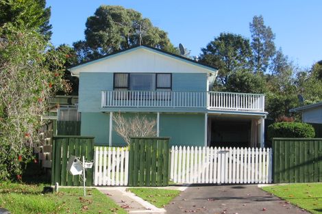 Photo of property in 18 Pitcher Place, Glen Eden, Auckland, 0602