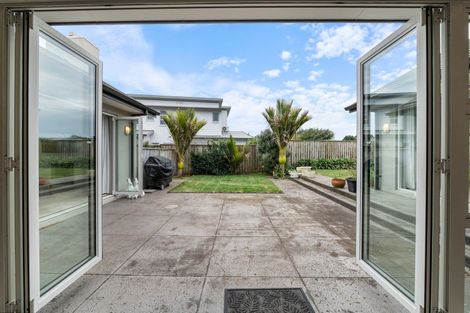 Photo of property in 4 Links Drive, Waiwhakaiho, New Plymouth, 4312