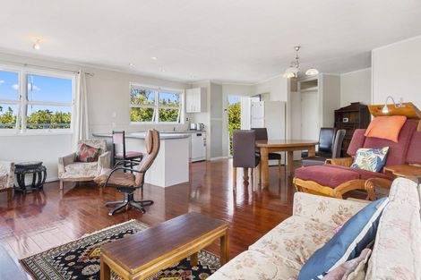 Photo of property in 24 Huruhuru Road, Massey, Auckland, 0614