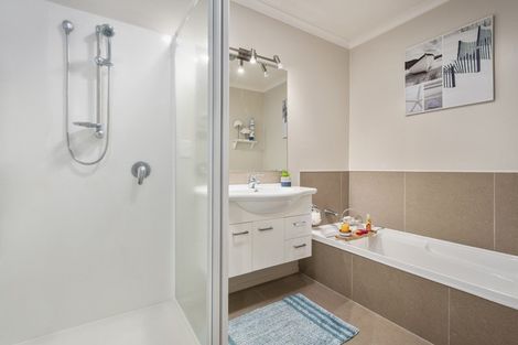 Photo of property in 40 Waterside Drive, Pyes Pa, Tauranga, 3112