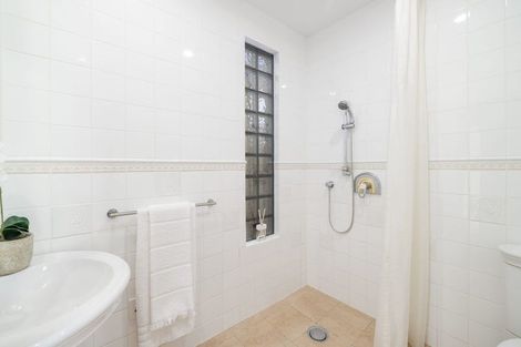 Photo of property in 6 Inverness Lane, Redcliffs, Christchurch, 8081