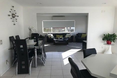 Photo of property in 2/270 Cascades Road, Botany Downs, Auckland, 2010