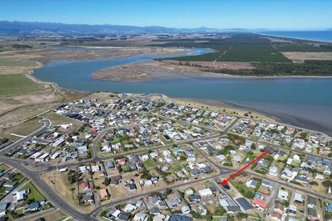 Photo of property in 11 Chaffey Street, Foxton Beach, Foxton, 4815