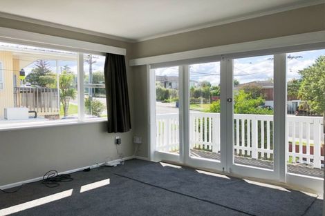 Photo of property in 72 Waimumu Road, Massey, Auckland, 0614