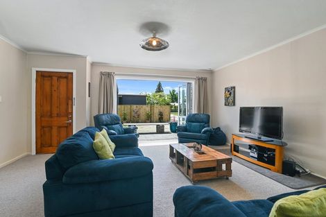 Photo of property in 26 Willow Avenue, Hannahs Bay, Rotorua, 3010