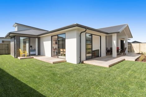 Photo of property in 122 Puhirake Crescent, Pyes Pa, Tauranga, 3112