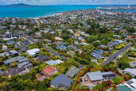Photo of property in 25 Parr Terrace, Castor Bay, Auckland, 0620