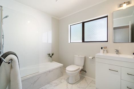 Photo of property in 2/14 Charles Street, Hauraki, Auckland, 0622