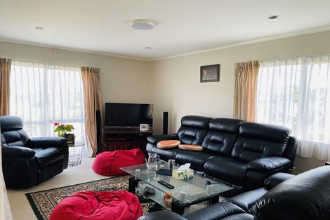 Photo of property in 26 Banyan Drive, Totara Heights, Auckland, 2105