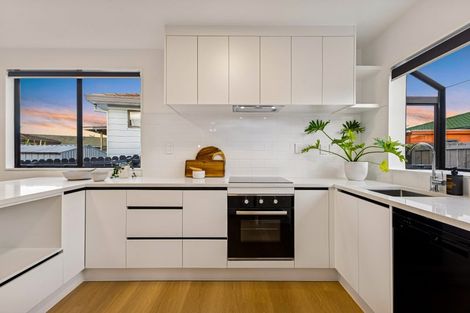 Photo of property in 2/4 Myna Place, Weymouth, Auckland, 2103