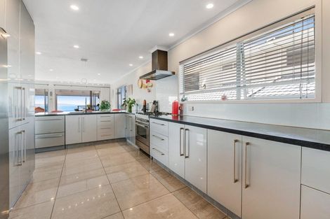 Photo of property in 192 Vipond Road, Stanmore Bay, Whangaparaoa, 0932