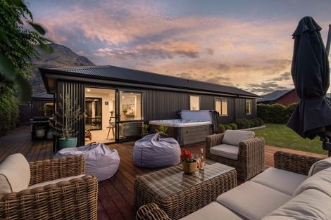 Photo of property in 10 Chadlington Way, Lower Shotover, Queenstown, 9304