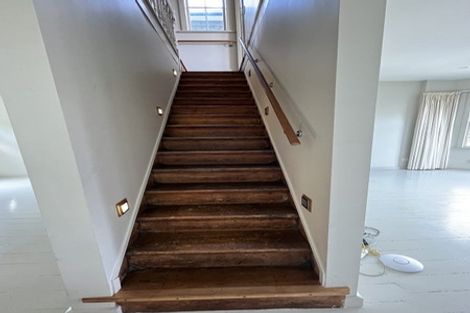 Photo of property in 14 Edge Hill, Mount Victoria, Wellington, 6011