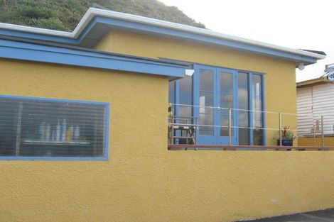 Photo of property in 176 Breaker Bay Road, Breaker Bay, Wellington, 6022