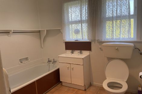 Photo of property in 32 Bruce Road, Glenfield, Auckland, 0629