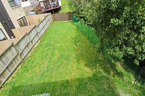 Photo of property in 2/22 Peach Road, Glenfield, Auckland, 0629