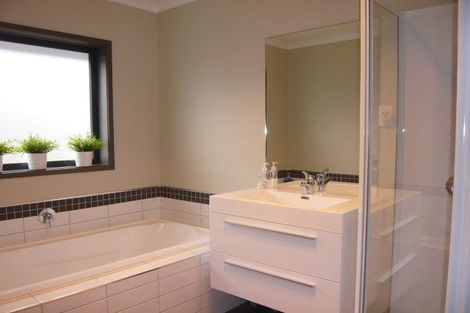 Photo of property in 3 Trauzer Place, Flagstaff, Hamilton, 3210