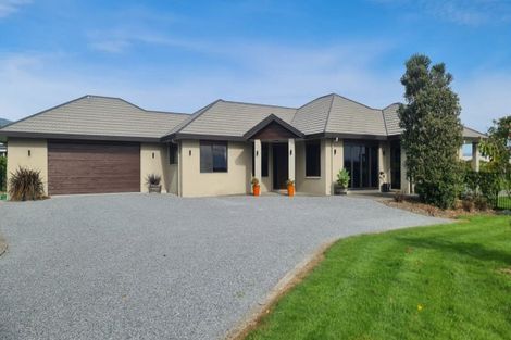 Photo of property in 94 Pohutukawa Drive, Levin, 5571