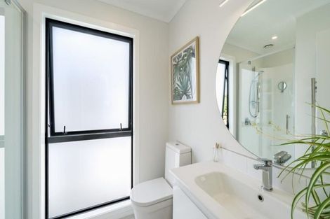 Photo of property in 5 Gloaming Lane, Wallaceville, Upper Hutt, 5018