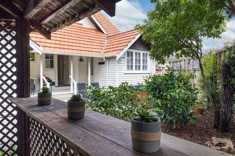 Photo of property in 14a Norwood Road, Bayswater, Auckland, 0622