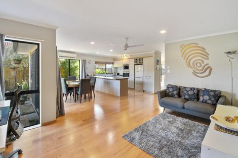 Photo of property in 6 Croftview Road, Wattle Downs, Auckland, 2103