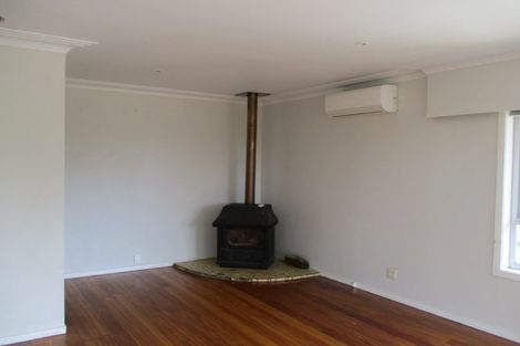 Photo of property in 3 Chrome Place, Henderson, Auckland, 0612