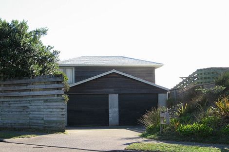 Photo of property in 5 Stonewall Grove, Waikanae Beach, Waikanae, 5036