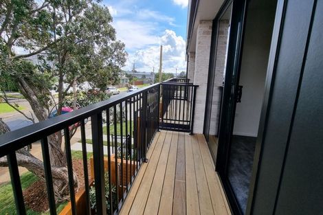 Photo of property in 3/137 Tirimoana Road, Te Atatu South, Auckland, 0602