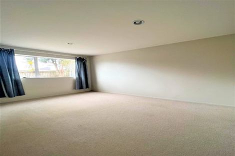 Photo of property in 18 Mulroy Place, Pinehill, Auckland, 0632