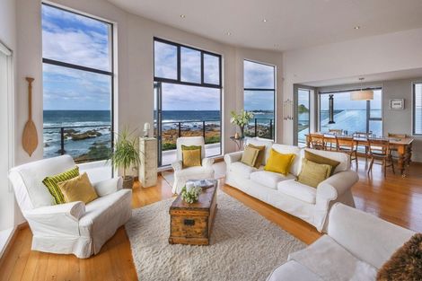 Photo of property in 160 The Esplanade, Houghton Bay, Wellington, 6023