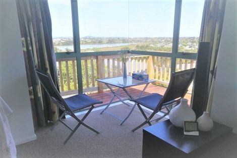 Photo of property in 24 Worthington Place, West Harbour, Auckland, 0618