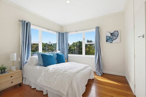 Photo of property in 9 Victory Crescent, Tawa, Wellington, 5028