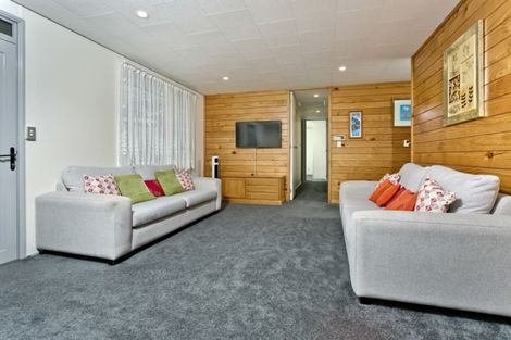 Photo of property in 13 Grenadine Place, Unsworth Heights, Auckland, 0632