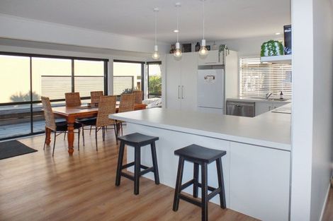 Photo of property in 50 Shortt Street, Foxton Beach, Foxton, 4815