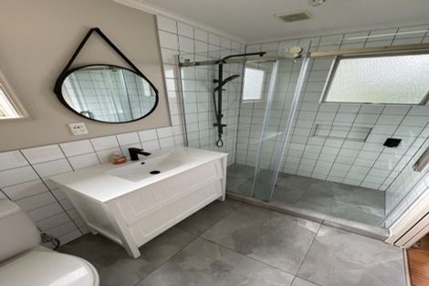 Photo of property in 123 Browns Bay Road, Browns Bay, Auckland, 0630