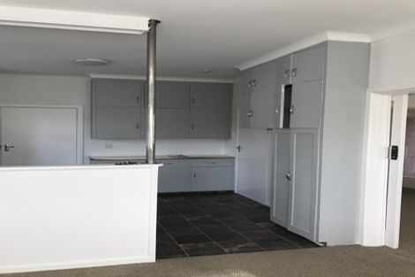 Photo of property in 8 Staveley Avenue, Mount Roskill, Auckland, 1041