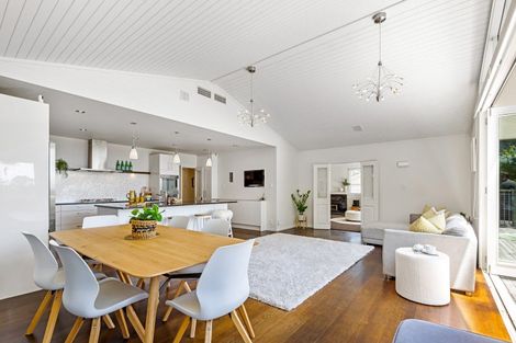 Photo of property in 10 Emily Lane, Greenhithe, Auckland, 0632