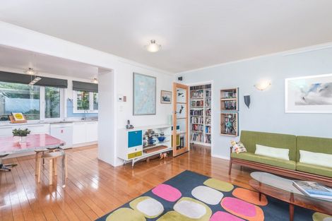 Photo of property in 9 Ruskin Road, Newlands, Wellington, 6037