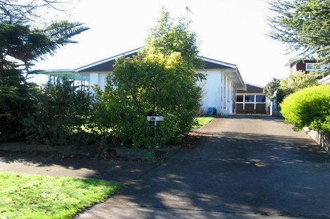Photo of property in 17 Shelley Street, Roslyn, Palmerston North, 4414