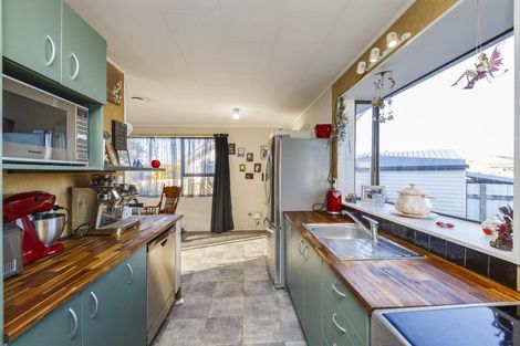 Photo of property in 21 Cargill Grove, Kelvin Grove, Palmerston North, 4414