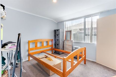 Photo of property in 17 Robert Ross Place, Clendon Park, Auckland, 2103