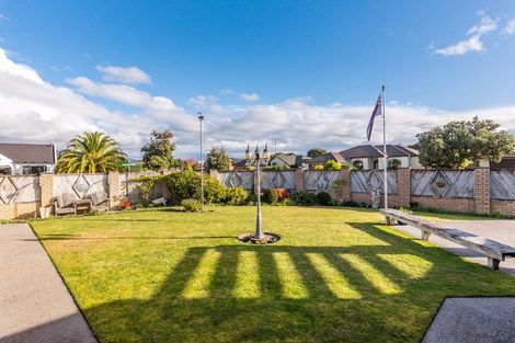 Photo of property in 1 Quadrant Heights, Paraparaumu, 5032