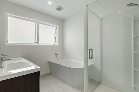 Photo of property in 4 Range Road, Swanson, Auckland, 0816