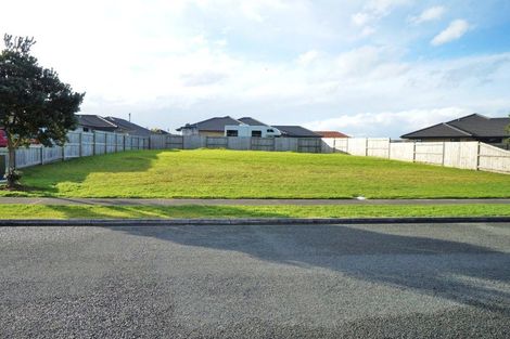 Photo of property in 8 Roto View, One Tree Point, 0118